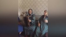 Yaşlı Teyzeden Müzik Ziyafeti