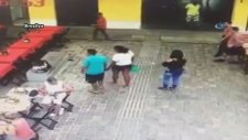 Kadının Üstüne Düşen Uçan Fare
