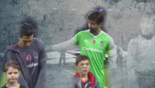 Tolga'nın Üşüyen Çocuğa Necip'in Yeleğini Vermesi