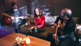 Feride Hilal Akın - Yalın - Sesinde Aşk Var Feride Hilal Akın - Yalın - Sesinde Aşk Var