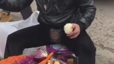İşini Layıkıyla Yapan Efsane İşportacı