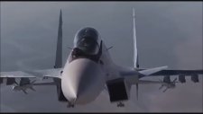 Kargo Uçağına Yaklaşıp Selam Veren Jet Pilotu