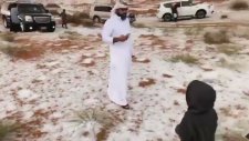 Birleşik Arap Emirlikleri’nde Çöle Kar Yağdı