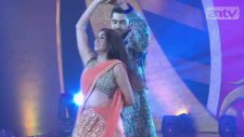 Arjit Taneja dan Mrunal Thakur - Manwa Lagee Dance
