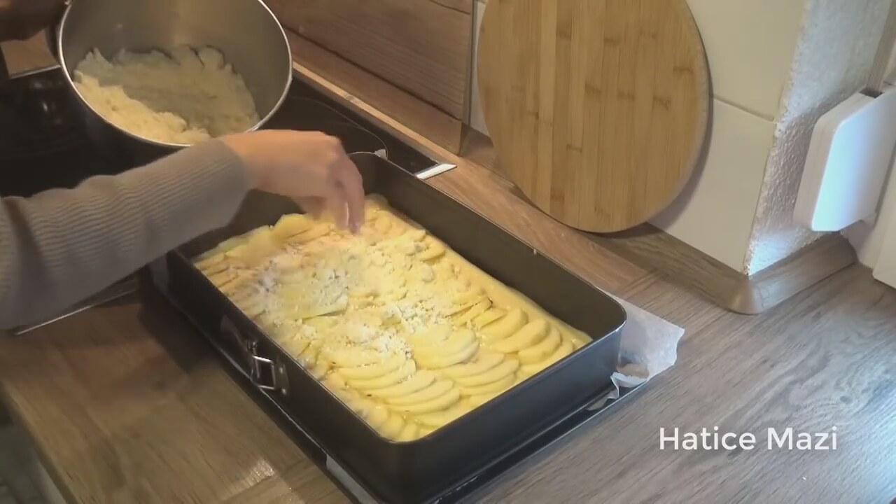 Çaylı Elmalı Kek Tarifi Videosu Çaylı Elmalı Kek Tarifi Videosu