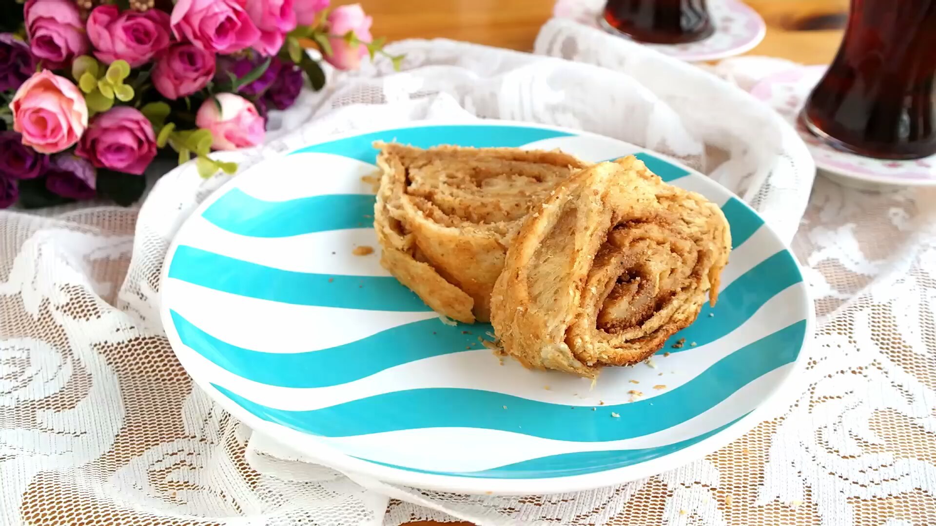 Haşhaşlı Tatlı Çörek Tarifi Videosu Haşhaşlı Tatlı Çörek Tarifi Videosu