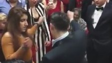 Kadınını Etkilemek İçin Arizona Kertenkelesi Misali Dans Eden Hınzır Gençler