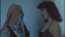 Şalvar: Köyde Geri Kalmışlık Şehirde Moda .