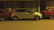 İki Araba Arasındaki Dar Alana Park Etmek