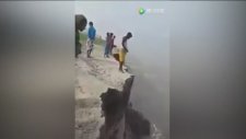 Toprak Kaymasıyla Uçurumdan Denize Düşen Adam