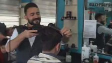 Sivaslı Berberin Veresiye Tıraş Olacaklar İçin İstediği Belgeler