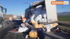 İki Tır Kafa Kafaya Çarpıştı... Sürücüler Kazadan Yara Almadan Kurtuldu