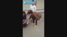 Kocasının Metresini Yakalayan Kadın'dan Meydan Dayağı