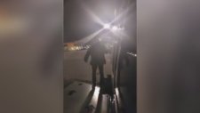 Rötar Yapan Uçağın Acil Çıkışından Kanadına Çıkan Yolcu