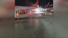 İki Uçağın Toronto Pearson Havalimanı’nda Çarpışması