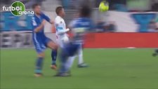 Payet yaptığı vücut hareketi ile kaleciyi sakatladı