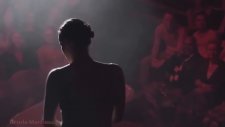 Ursula Martinez'in Müthiş İllüzyon Gösterisi