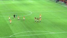 Muslera'nın Gomis'e Zorla Üçlü Çektirtmesi