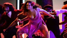 Rihhanna'dan Grammy Gecesinde Vahşi Performans