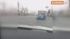 Trafiği Tehlikeye Düşüren Patenci Gençler Polisten Kaçamadı... O Anlar Kamerada