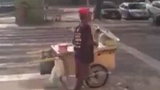 Temizliği İle Örnek Alınması Gereken Seyyar Satıcı