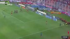 CarlosTevez golünü attı