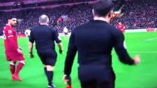 Liverpool - Tottenham Maçında Yan Hakem Penaltı Kararına Sevindi