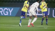 Birleşik Arap Emirlikleri'nde Kendi Kalesine Harika Bir Gol