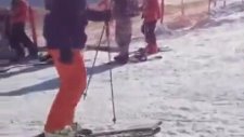 Kayakçının Otobüs Camında Son Bulan Şovu