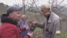 Bağırarak Röportaj Veren Adam