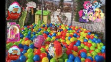 Büyük Trambolinde 3500 Top İçinde Sürpriz Bulmaca Challenge, Kinder Joy, Poly Pocket, Toy Box