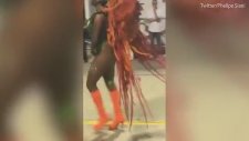Rio Karnavalında Tangasının İpleri Kopan Karnaval Kraliçesi