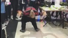 Sıra Gecesinde Dayının Abesle İştigal Eden Dansı