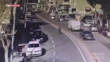 Yolda Yürürken Hemen Yanına Roket Düşen Adam