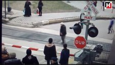 Tren Yoluna Giren Dede Son Anda Kurtarıldı