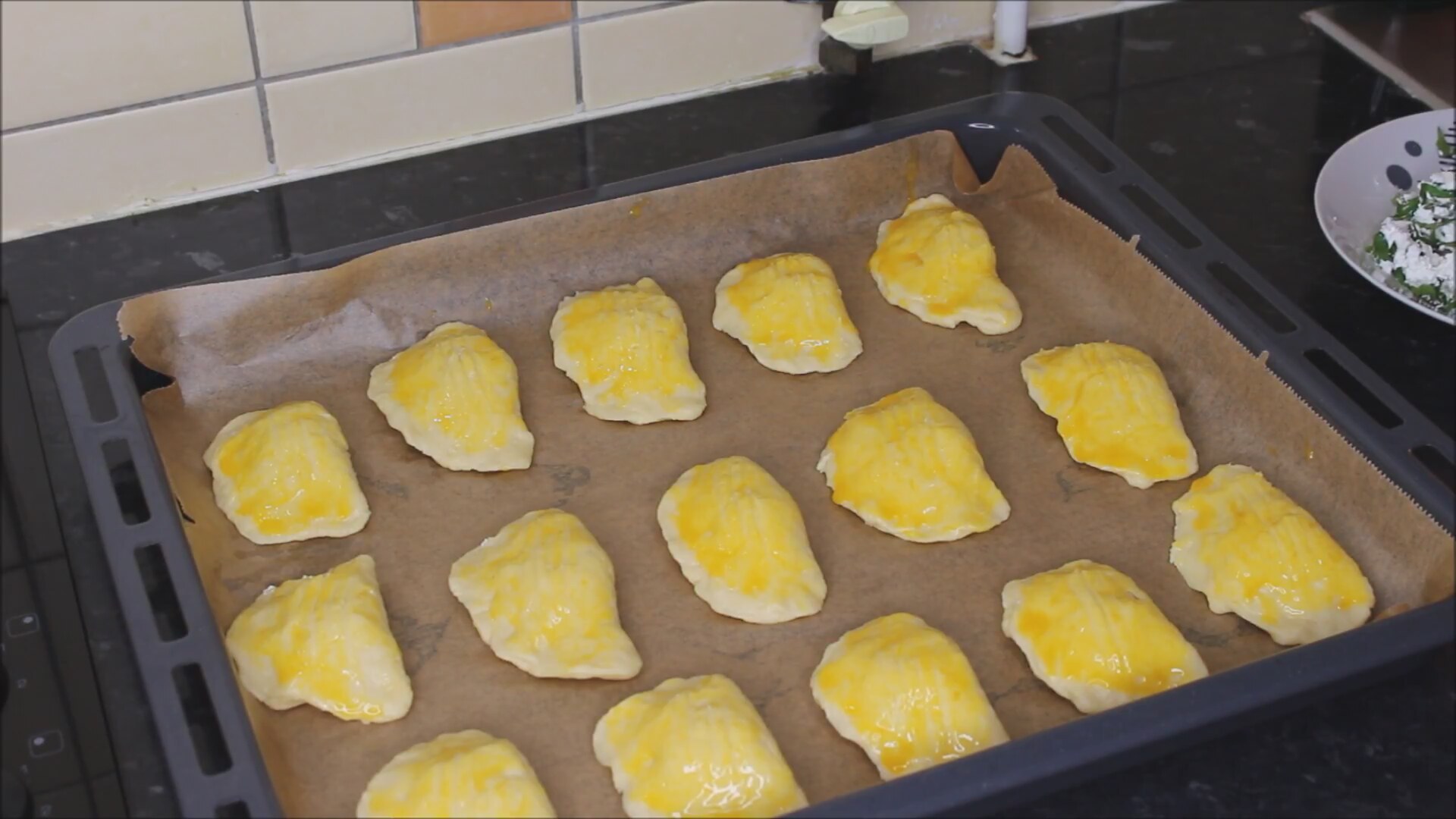 5 Dakikada Cheddarlı Roll Ekmek Nasıl Yapılır (Yemek Tarifleri) 5 Dakikada Cheddarlı Roll Ekmek Nasıl Yapılır (Yemek Tarifleri)