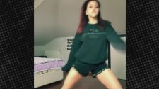 Zeynep Alkan'ın Mini Şortuyla Olay Dansı