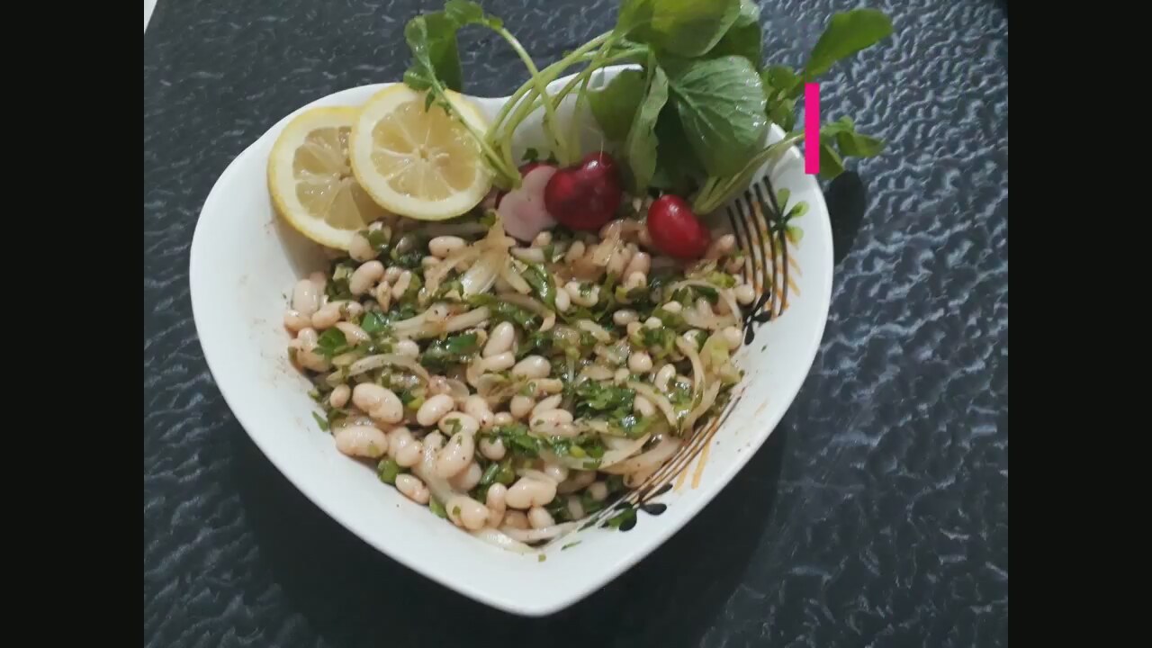 Fasulye Fasolie ile tavuk salatası Fasulye Fasolie ile tavuk salatası