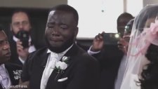 Gelini Görünce Gözyaşlarını Tutamayan Damat
