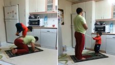 Babasına Namazı Bozduran Afacan