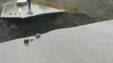 İspanya'da Karayolunu İkiye Ayıran Heyelan