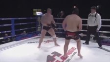 MMA Dövüşçüsü Rakibini Tek Yumrukla Bayılttı