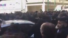 Yunan Taksicilerin Uber Taksiciye Saldırması