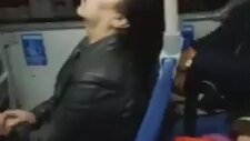 Otobüste Uyuklarken Düşen Kadın
