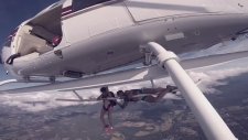 Cliffhanger Helikopter Sahnesini Canlandıran Çift