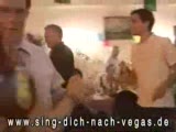 piyanist şantör mic.i yuttu.