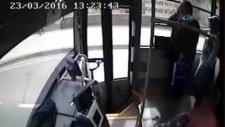 Aniden Dönüş Yapıp Kazaya Yol Açan Kadın Sürücü