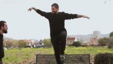 Samsung Galaxy S9'ın Sağlamlığını Ayakkabının Altına Bantlayıp Yürüyerek Test Etmek