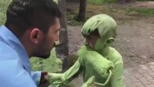 Sefa Kındır'ın Yeşil Uzaylı Dansı Akımına Son Noktayı Koyması