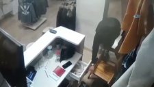 Bozuk Paraları Beğenmeyen Hırsız